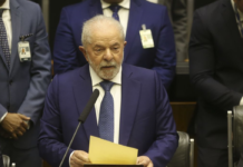Em seu primeiro dia como presidente, Lula assina 52 decretos e 4 MPs