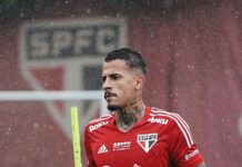 Treino do São Paulo tem Diego Costa no gramado e dois garotos da Copinha