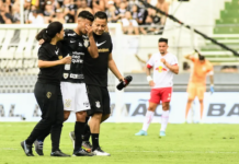 Fausto Vera sofre trauma com entorse no tornozelo, aguarda exame e vai desfalcar o Corinthians