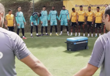 Elenco do Santos presta homenagem a Pelé antes de treino