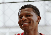 Elenco do São Paulo se reapresenta, e diretoria busca mais três reforços