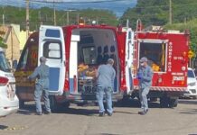 Mulher morre após ser esfaqueada na cozinha de casa; suspeito é baleado pela polícia durante fuga