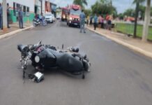 Motociclista morre após subir na calçada e bater em banco de concreto em Olímpia