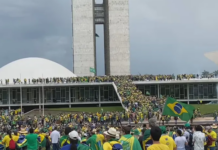 Terroristas bolsonaristas invadem Congresso Nacional, Palácio do Planalto e STF, em Brasília