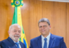 Após reunião, Lula publica foto com Tarcísio e mensagem com nome da coligação de Bolsonaro