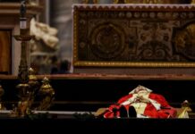 Velório de Bento XVI começa na Basílica de São Pedro