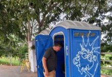 Nilton Santiago questiona Prefeitura sobre higienização de banheiros químicos