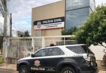 Criança tem celular roubado e fica ferida após ser arrastada por ladrão em moto