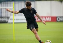 Treino do Corinthians tem presenças de Yuri Alberto e Maycon em campo