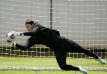 Cássio treina e deve voltar ao gol do Corinthians contra o Palmeiras