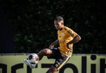João Lucas treina no Santos e deve enfrentar o São Paulo
