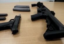 Defesa de Bolsonaro entrega armas à Polícia Federal