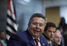 Carlão Pignatari participa de entrega de novos consultórios odontológicos em Barretos