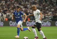 Pedrinho joga 15 minutos em estreia, e Corinthians adota cautela para não pular etapas com joia