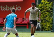 São Paulo vence jogo-treino contra o Coritiba no CT da Barra Funda