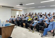 Falcão se reúne com elenco e presidente do Santos no CT Rei Pelé