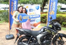 Moradora de Palmeira D’Oeste ganha moto 0km no Show de Prêmios do Sorte Saúde