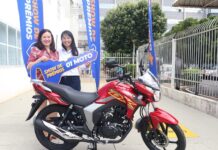 Colaboradora do HB ganha moto 0km no Show de Prêmios do Sorte Saúde