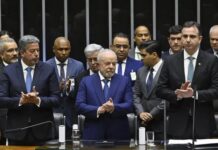 Lula chega aos 100 dias de governo sem base consolidada nem marca petista no Congresso