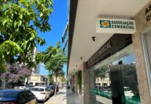 Sábado tem comércio aberto até às 18h
