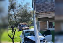 Mulher fica ferida após perder controle do carro e bater contra poste em avenida de Rio Preto