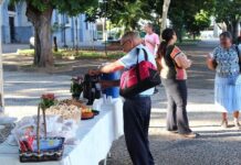 Secretaria de Direitos Humanos realiza café da manhã em praça pública