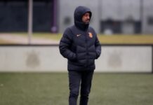 Corinthians vê falta de opções no mercado e cogita buscar técnico empregado