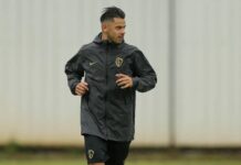 Corinthians treina com chuva e inicia a preparação para jogo contra o Remo