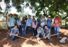 Alunos de Agronomia fazem manutenção na horta do Asilo São Vicente de Paulo