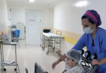 Santa Casa utiliza carrinho elétrico para transportar crianças ao Centro Cirúrgico