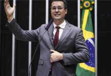 ‘Perdi meu mandato porque combati a corrupção’, diz Dallagnol em entrevista acompanhado de deputados da oposição