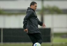 Dupla da base é relacionada, e Luxa fará pelo menos uma troca contra o Botafogo