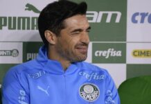 Após ganhar música, Abel se declara ao Palmeiras: “Dificilmente treinaria outro clube aqui”