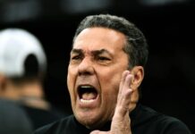 Luxa elogia time, pede confiança à torcida e diz que Corinthians briga por vaga na Libertadores