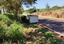 Homem furta carro da Prefeitura de Indiaporã e acaba capotando