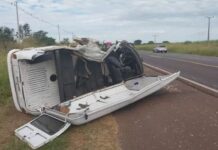 Batida entre picape e Kombi deixa morto e feridos em rodovia de Araçatuba