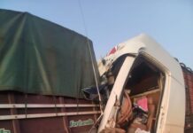 Caminhões batem na Euclides da Cunha próximo ao Pampa Ville