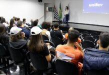 Alunos da Etec visitam a Unifev