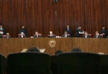 TSE tem 3 a 1 pela inelegibilidade de Bolsonaro; sessão retorna nesta sexta-feira