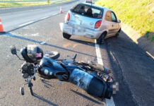 Motociclista fica ferido após bater em carro abandonado na Euclides da Cunha
