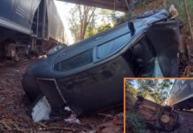 Mãe e filha são socorridas duas horas após carro cair de viaduto e parar às margens de linha férrea