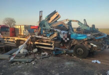 Acidente entre caminhões e carreta deixa um morto e dois feridos na BR-153