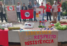 Grupo realiza ato em defesa do MST no Centro de Rio Preto