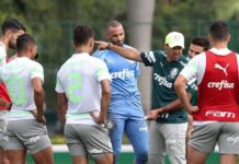 Abel mostra vídeo tático e ajusta detalhes de olho no América-MG