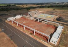 Obra de cobertura começa a modificar área do Centro de Eventos