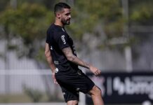 Corinthians segue sem Rojas diante do Internacional