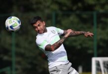 Gabriel Menino e Dudu treinam com elenco antes de viagem à Colômbia