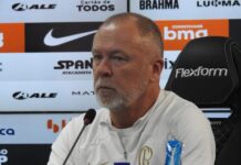 Mano indica Corinthians misto para encarar o São Paulo e faz alerta: “O adversário é duríssimo”
