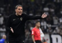 Corinthians anuncia a demissão do técnico Vanderlei Luxemburgo