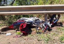 Motociclista morre ao perder o controle da moto e bater em proteção metálica na BR-153